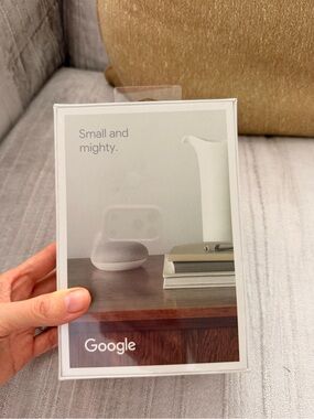 google Nest Mini smart speaker - chalk white